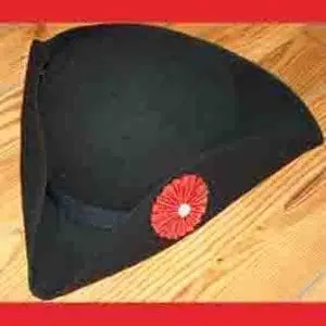 Tricorne SOT noir rigide rosette rouge bouton blanc – Fabrication française