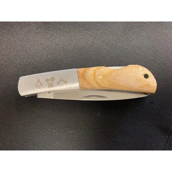 Couteau manche bois avec gravures maçonniques
